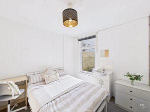 bedroom - click for photo gallery